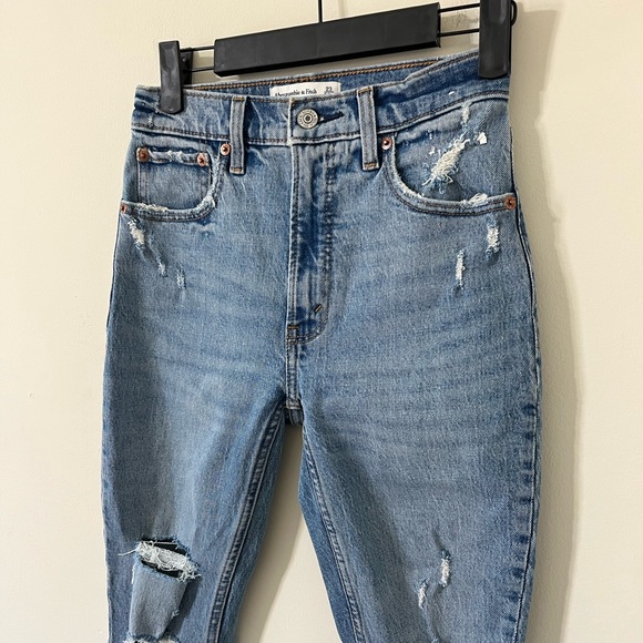 Abercrombie & Fitch The Skinny High Rise Medium Wash Distressed Denim Jean 000 - Picture 3 of 11
